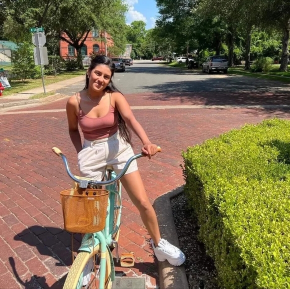 hi, i’m yaneth. mostly joah brown. fast ship. - Picture 2 of 3